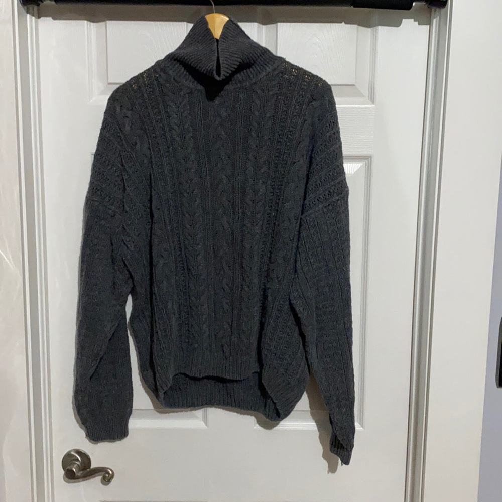 Vintage chunky cableknit turtleneck